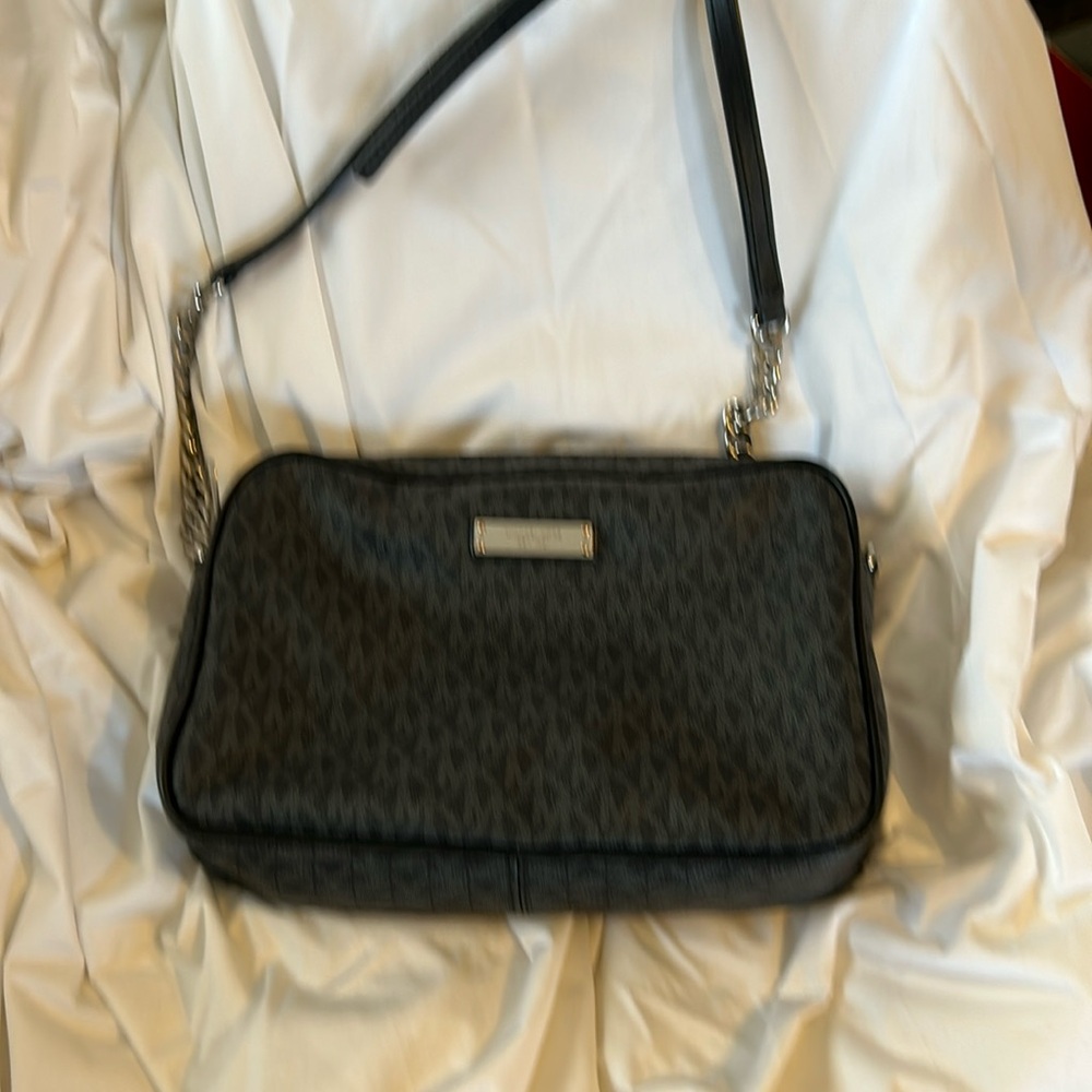 Black Michael Kors. Like new. 91/2 x 6 1/2